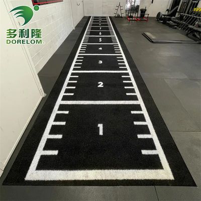 63000 การเย็บ/m2 ความหนาแน่น Dorelom หญ้าเทียมสําหรับการฝึกระยะความเคลื่อนไหว แบบเลนดึง GYM หญ้าเทียม