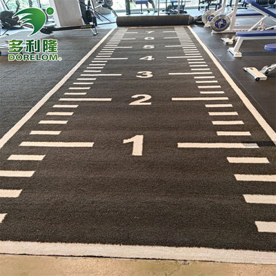 63000 การเย็บ/m2 ความหนาแน่น Dorelom หญ้าเทียมสําหรับการฝึกระยะความเคลื่อนไหว แบบเลนดึง GYM หญ้าเทียม