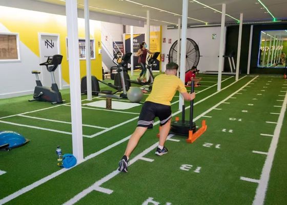 SPU ทนทาน ผิวเคลือบ ฟิตเนสฝึกอบรม กีฬา กีฬาเทียมหญ้า Mat สําหรับกีฬา floor sled track