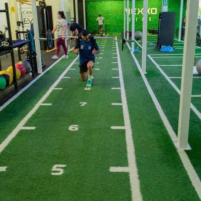 SPU ทนทาน ผิวเคลือบ ฟิตเนสฝึกอบรม กีฬา กีฬาเทียมหญ้า Mat สําหรับกีฬา floor sled track