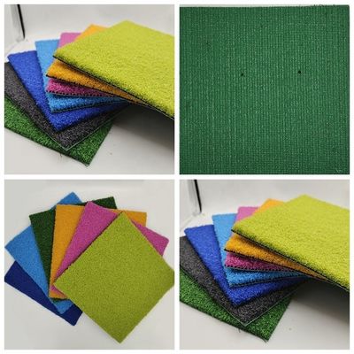 10-15 มิลลิเมตร ความสูงของค้อน ผืนหญ้าเทียมสีเขียวสําหรับพื้นฟิตเนสจากผู้ผลิต