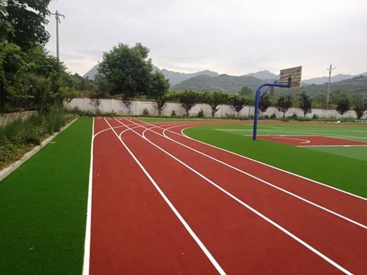 10-15 มม ความสูง หญ้าเทียมสีแดง สําหรับแบดมินตัน วิ่งทางและ Track Sport แบดมินตัน